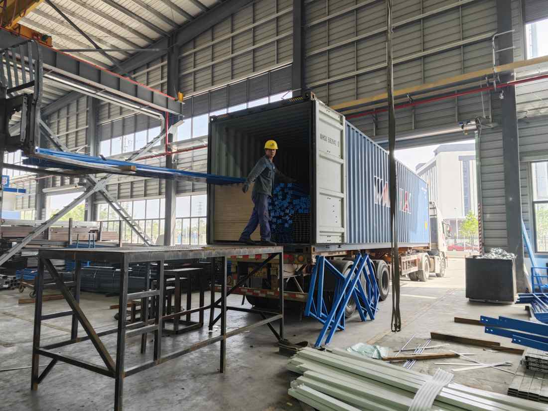 Container loading of building components at YSHUN Huizhou factory